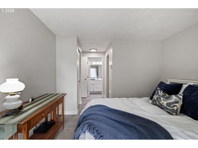 650 HARLOW Rd 115, Springfield, OR 97477