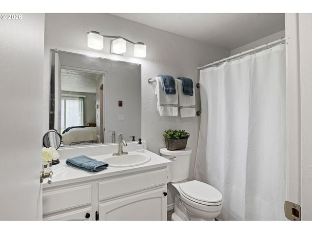 650 HARLOW Rd 115, Springfield, OR 97477