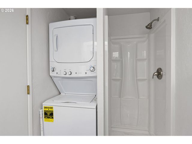 650 HARLOW Rd 115, Springfield, OR 97477