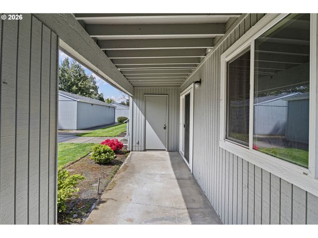 650 HARLOW Rd 115, Springfield, OR 97477