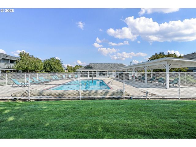 650 HARLOW Rd 115, Springfield, OR 97477