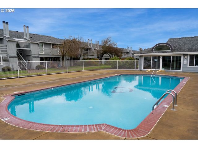 650 HARLOW Rd 115, Springfield, OR 97477