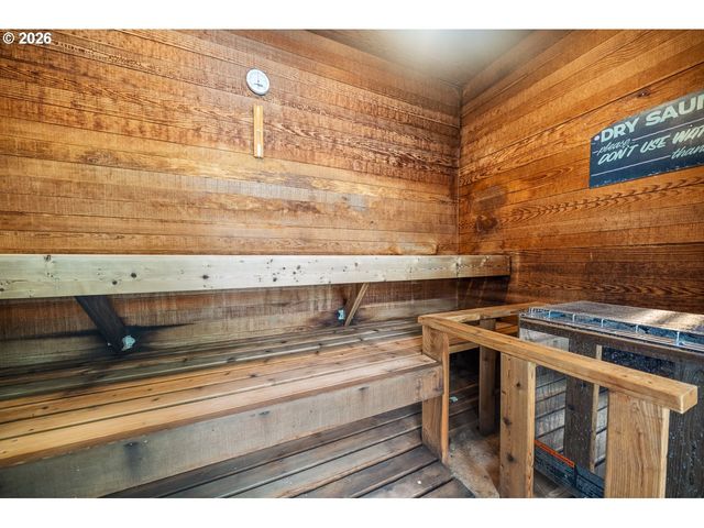 650 HARLOW Rd 115, Springfield, OR 97477