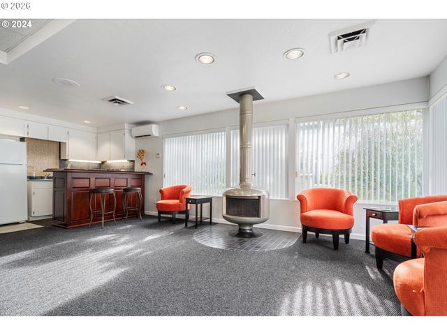 650 HARLOW Rd 115, Springfield, OR 97477