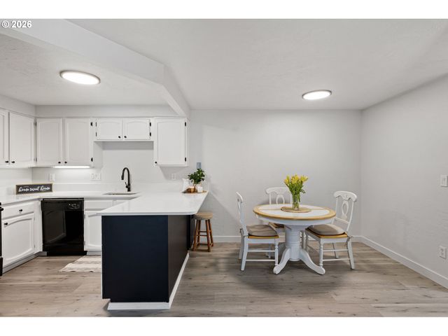 650 HARLOW Rd 115, Springfield, OR 97477