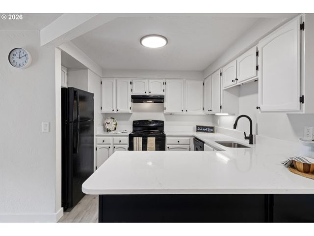 650 HARLOW Rd 115, Springfield, OR 97477