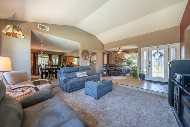 1136 Woodland Terrace, Redding, CA 96002