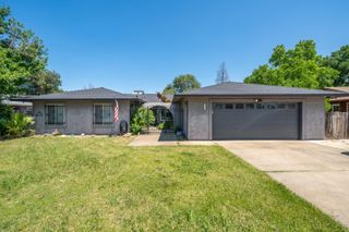 1136 Woodland Terrace, Redding, CA 96002