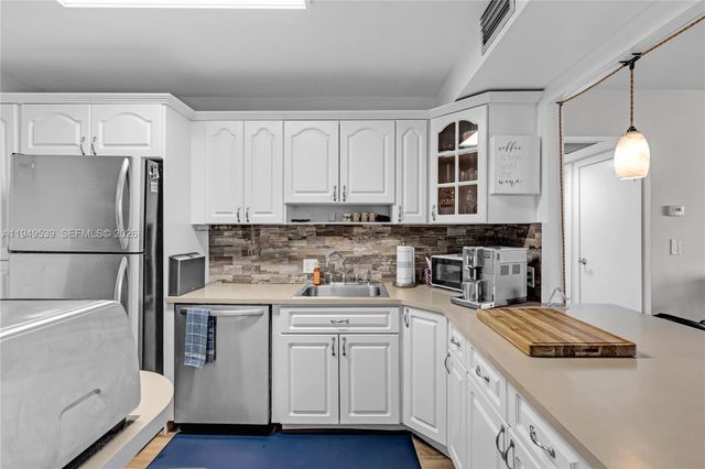 20301 W Country Club Drive 1623, Aventura, FL 33180