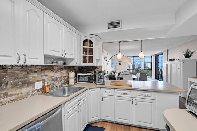 20301 W Country Club Drive 1623, Aventura, FL 33180