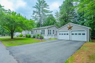 11 Murray Drive, Rochester, NH 03868