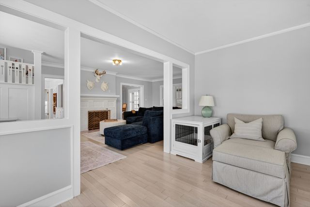 112 Douglas Avenue, Libertyville, IL 60048
