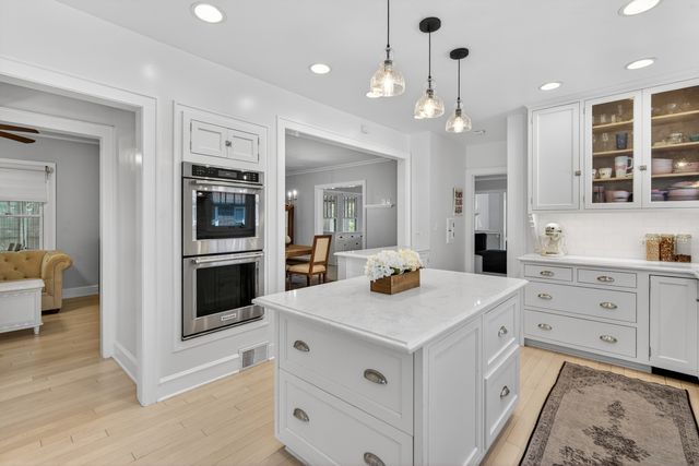 112 Douglas Avenue, Libertyville, IL 60048