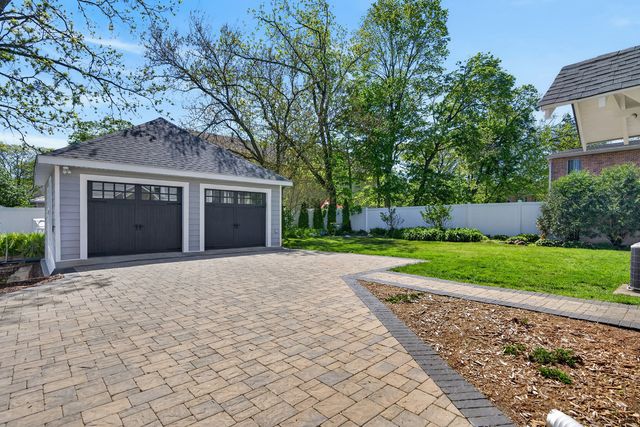112 Douglas Avenue, Libertyville, IL 60048