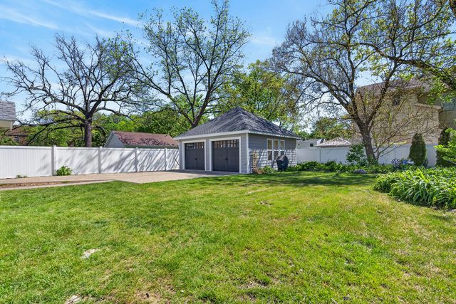 112 Douglas Avenue, Libertyville, IL 60048