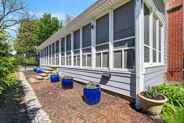 112 Douglas Avenue, Libertyville, IL 60048
