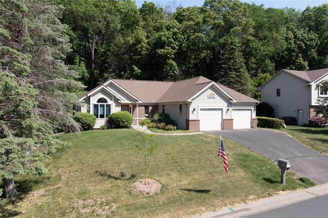 1825 Golf View Drive, River Falls, WI 54022