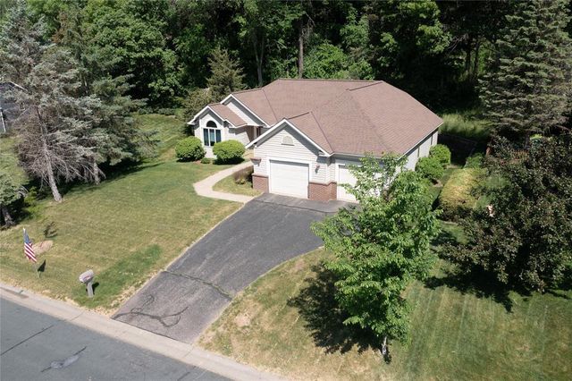 1825 Golf View Drive, River Falls, WI 54022