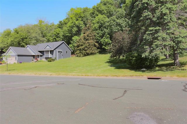 1825 Golf View Drive, River Falls, WI 54022