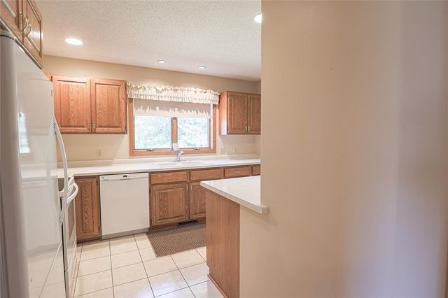 1825 Golf View Drive, River Falls, WI 54022
