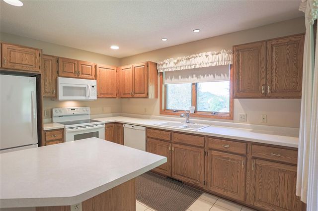 1825 Golf View Drive, River Falls, WI 54022