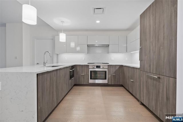 9 Ave At Port Imperial 823, West New York, NJ 07093