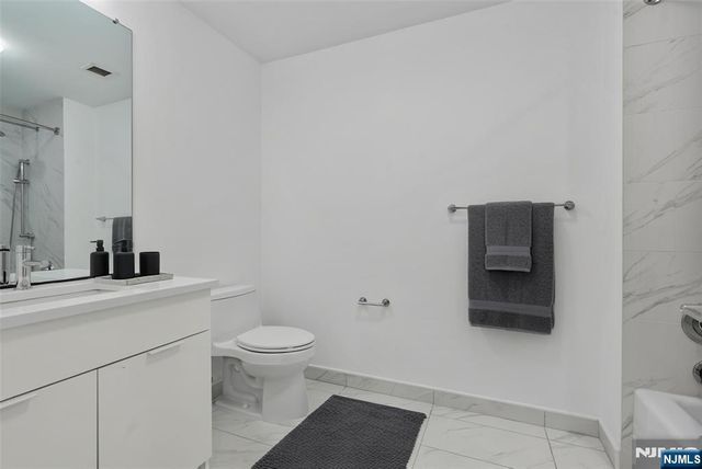 9 Ave At Port Imperial 823, West New York, NJ 07093