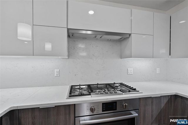 9 Ave At Port Imperial 823, West New York, NJ 07093