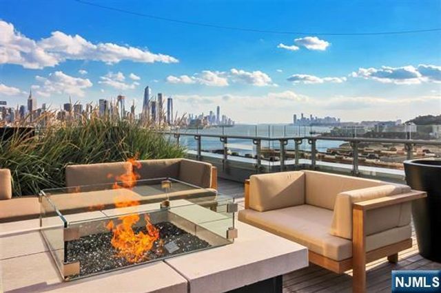 9 Ave At Port Imperial 823, West New York, NJ 07093