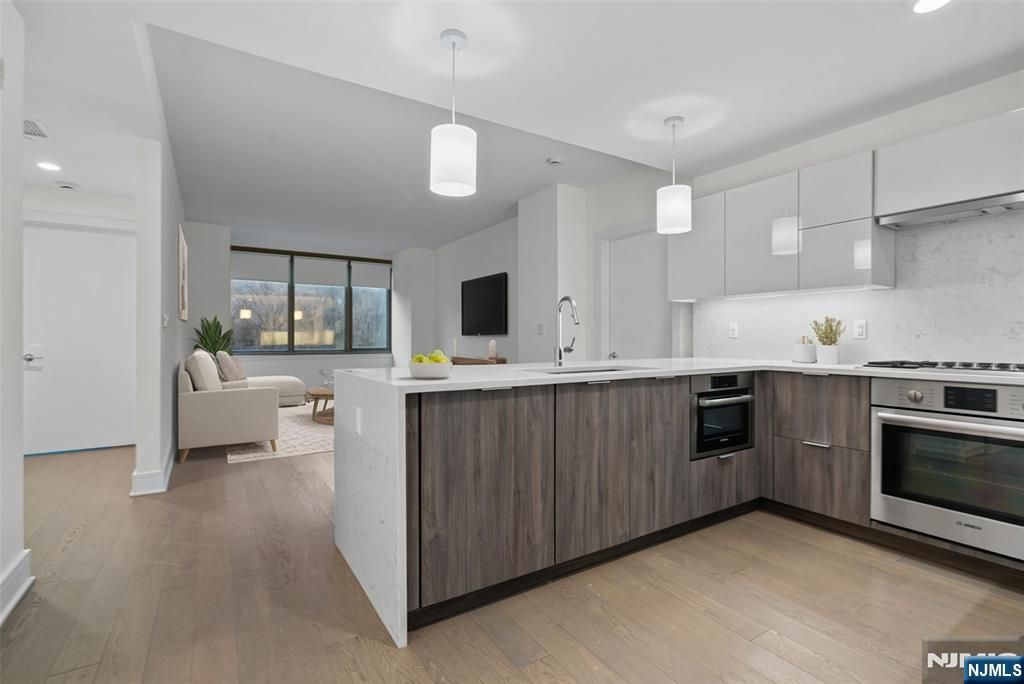 9 Ave At Port Imperial 823, West New York, NJ 07093