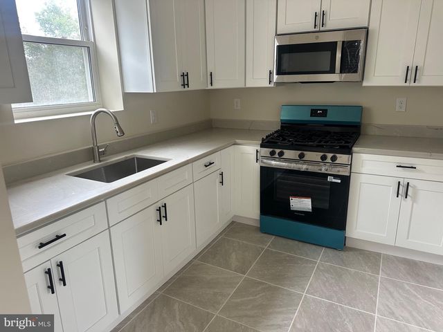 818 CHILLUM RD, Hyattsville, MD 20783