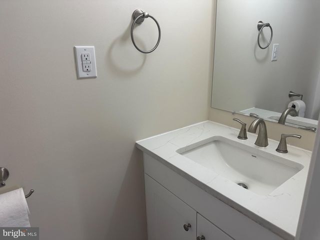 818 CHILLUM RD, Hyattsville, MD 20783