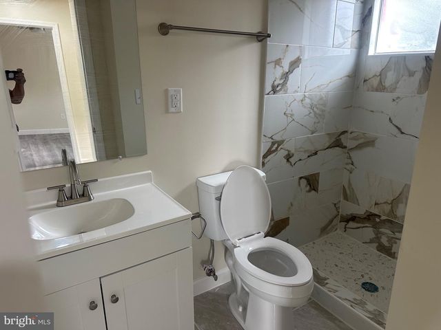 818 CHILLUM RD, Hyattsville, MD 20783