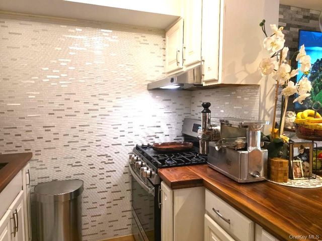 565 Avenue A 104, Uniondale, NY 11553