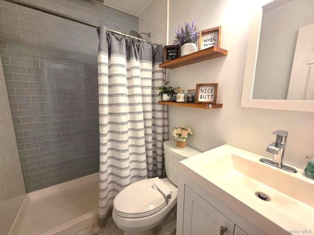565 Avenue A 104, Uniondale, NY 11553