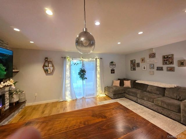 565 Avenue A 104, Uniondale, NY 11553