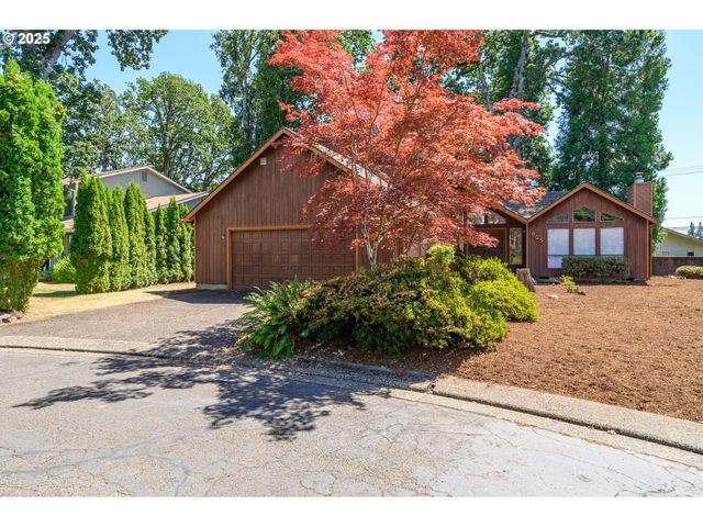 905 Nw OAKWOOD Cir, Mc Minnville, OR 97128
