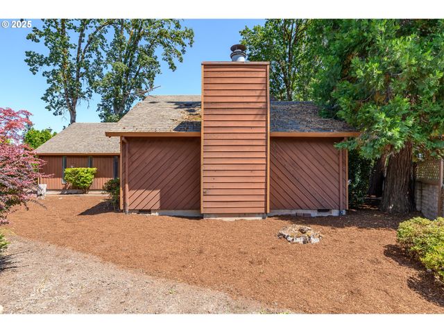 905 Nw OAKWOOD Cir, Mc Minnville, OR 97128