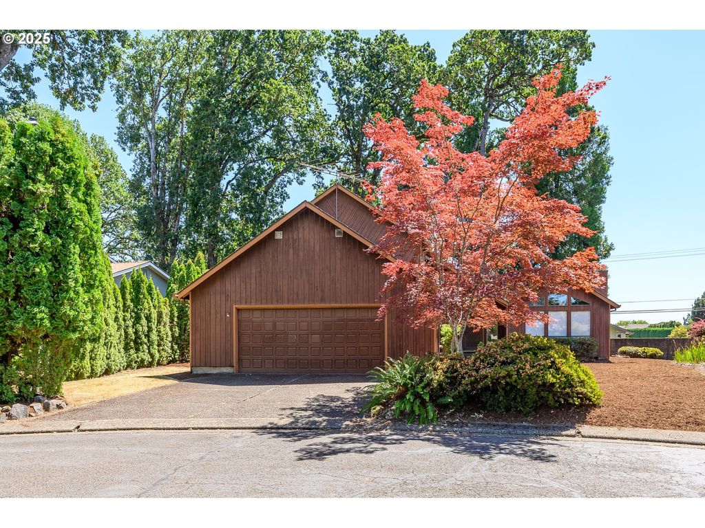 905 Nw OAKWOOD Cir, Mc Minnville, OR 97128