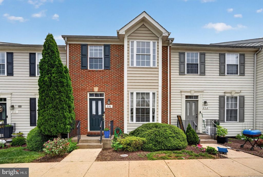 250 KIRBY ST, Manassas Park, VA 20111