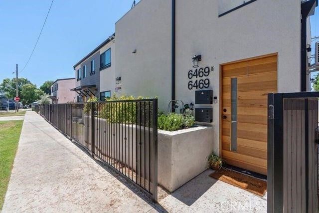 6469 calhoun, Van Nuys (los Angeles), CA 91401