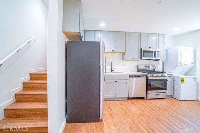 6469 calhoun, Van Nuys (los Angeles), CA 91401