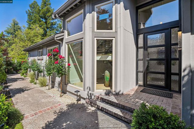 207 Live Oak Dr, Danville, CA 94506