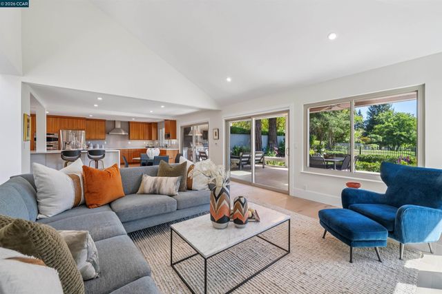 207 Live Oak Dr, Danville, CA 94506