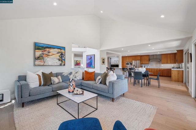 207 Live Oak Dr, Danville, CA 94506