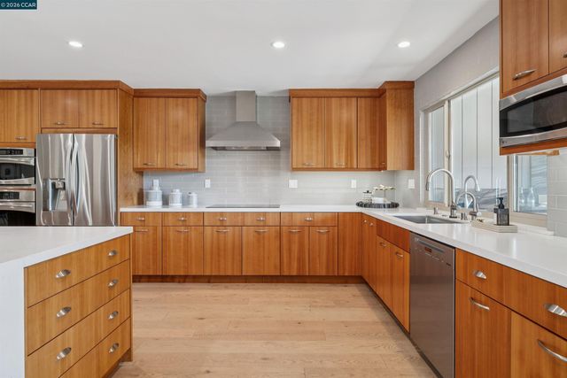 207 Live Oak Dr, Danville, CA 94506