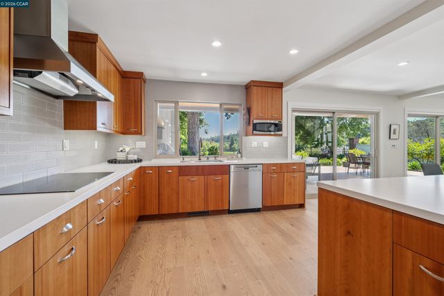 207 Live Oak Dr, Danville, CA 94506