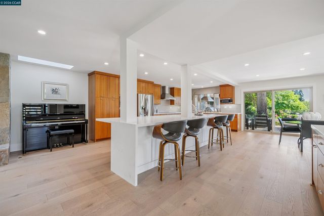 207 Live Oak Dr, Danville, CA 94506