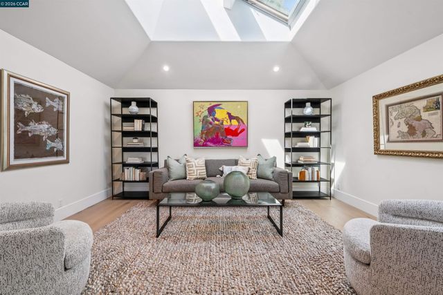 207 Live Oak Dr, Danville, CA 94506
