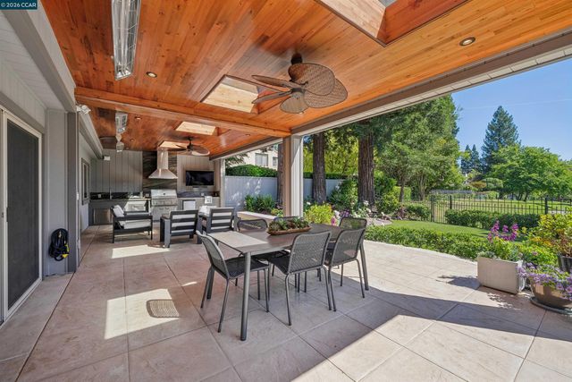 207 Live Oak Dr, Danville, CA 94506